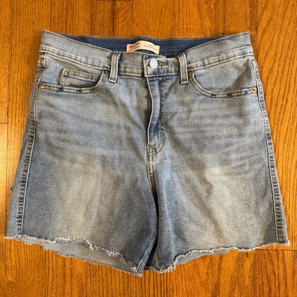 Levi Strauss Women's Denim Shorts Size 6 - W28 - Picture 1 of 6